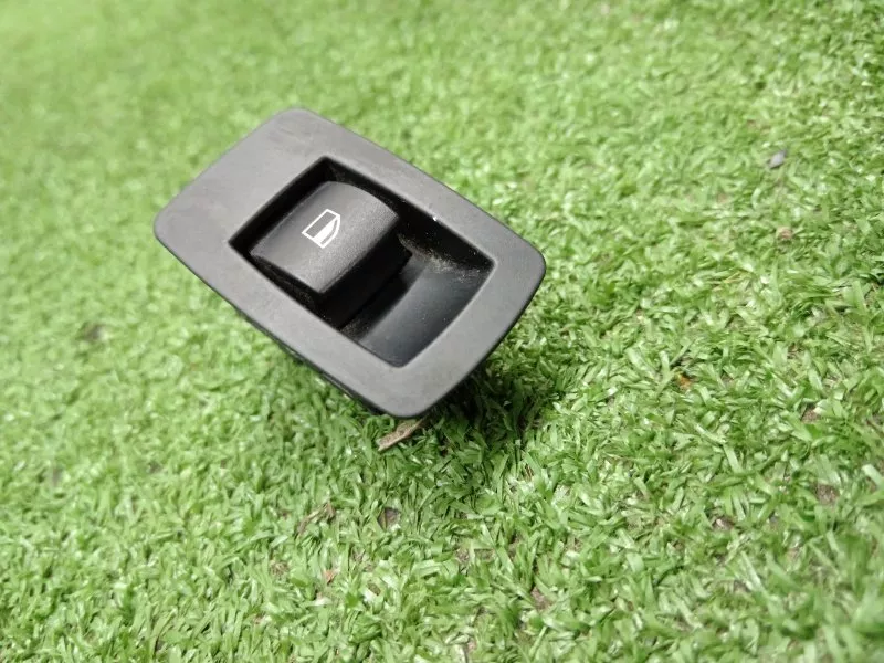 Кнопка стеклоподъемника