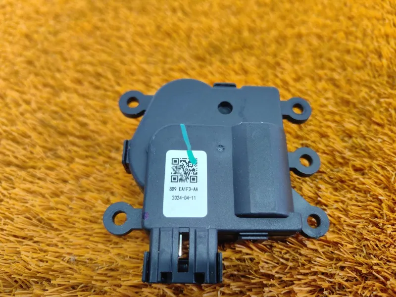 Сервопривод заслонок печки