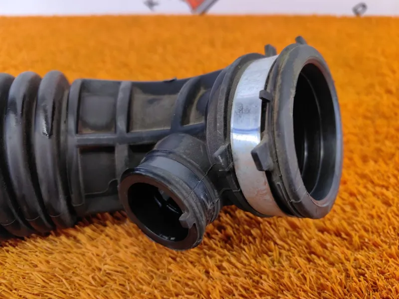 Патрубок воздушного фильтра