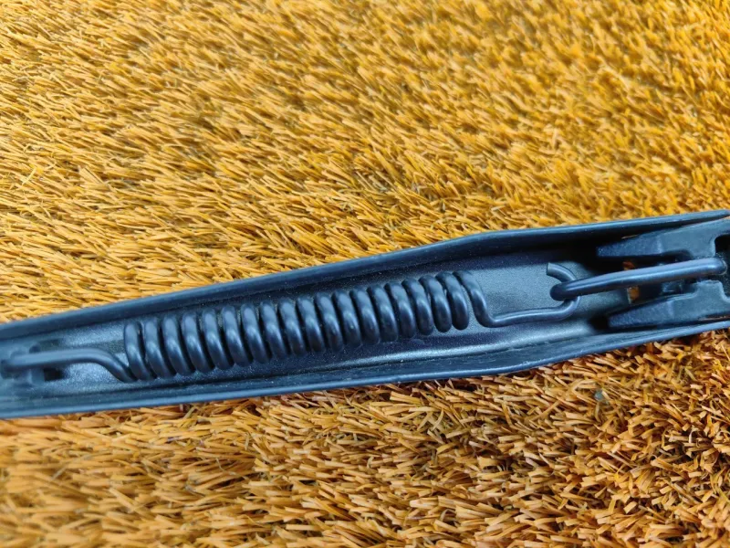 Поводок стеклоочистителя лобового стекла