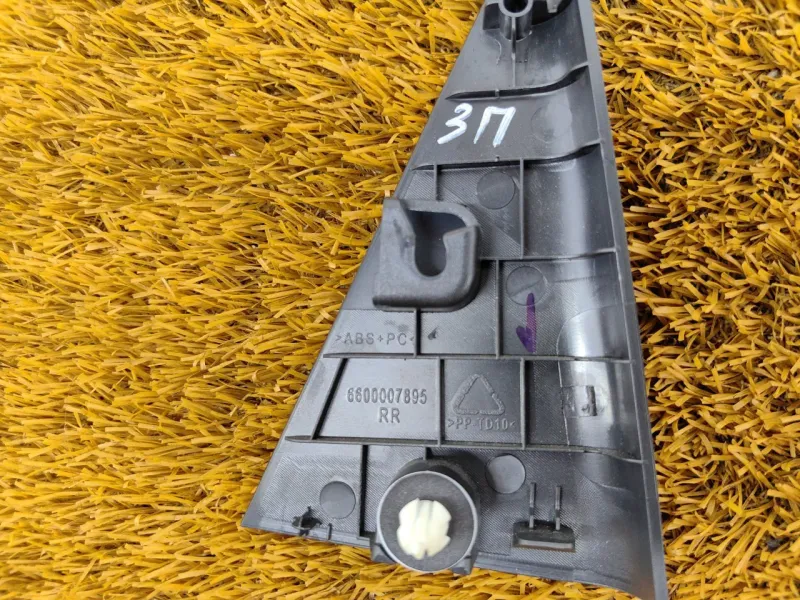 Уголок двери