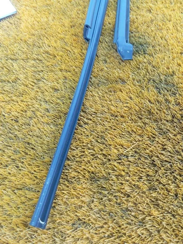 Уплотнитель стекла двери