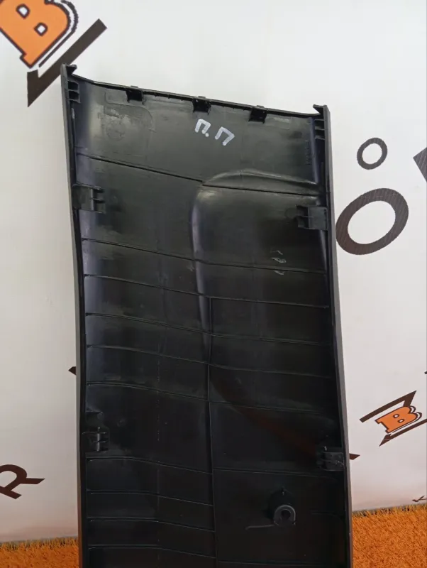 Обшивка центральной стойки