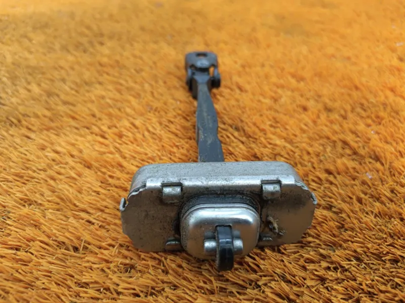 Ограничитель двери