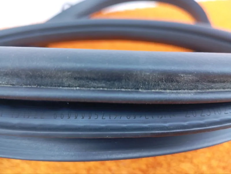 Уплотнитель проема двери