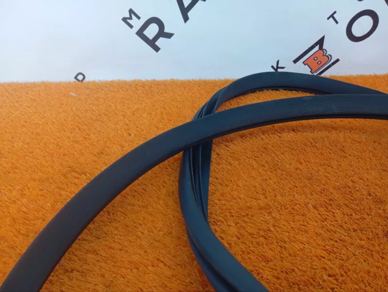 Уплотнитель проема двери