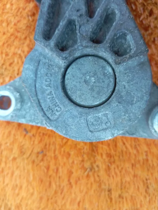 Ролик натяжной навесного оборудования