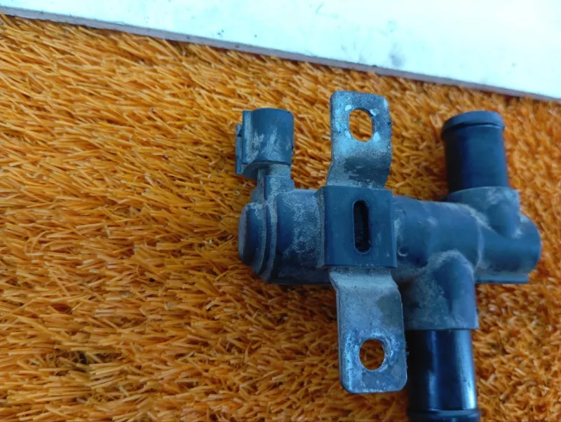 Клапан вентиляции топливного бака