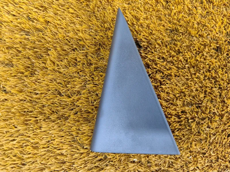 Уголок двери