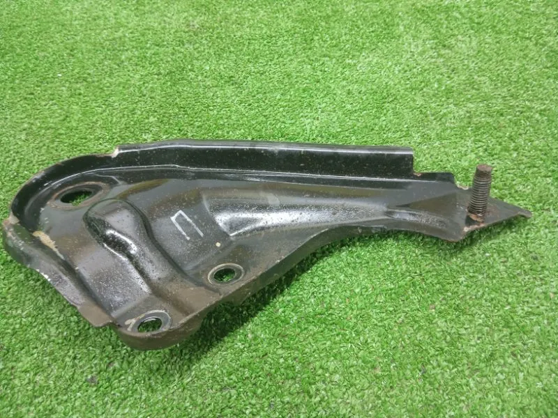 Крепление глушителя