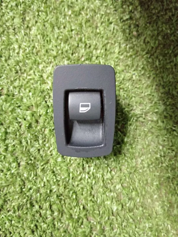 Кнопка стеклоподъемника