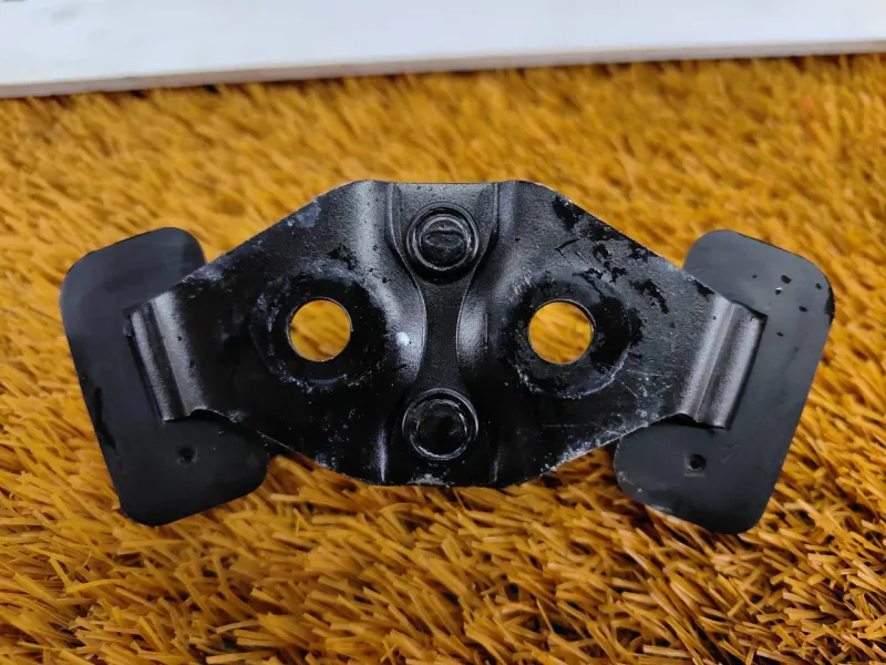 Ответная часть замка багажника