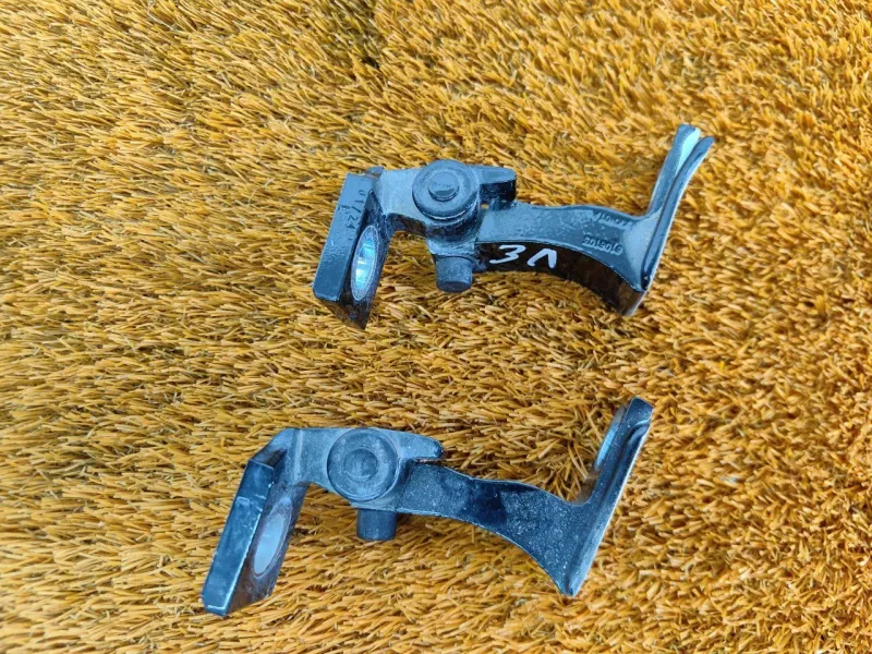 Петля двери