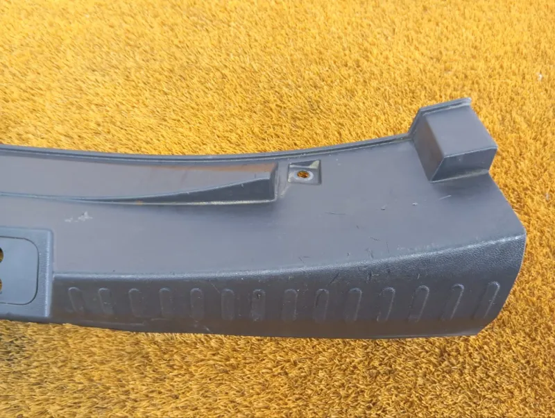 Накладка замка багажника