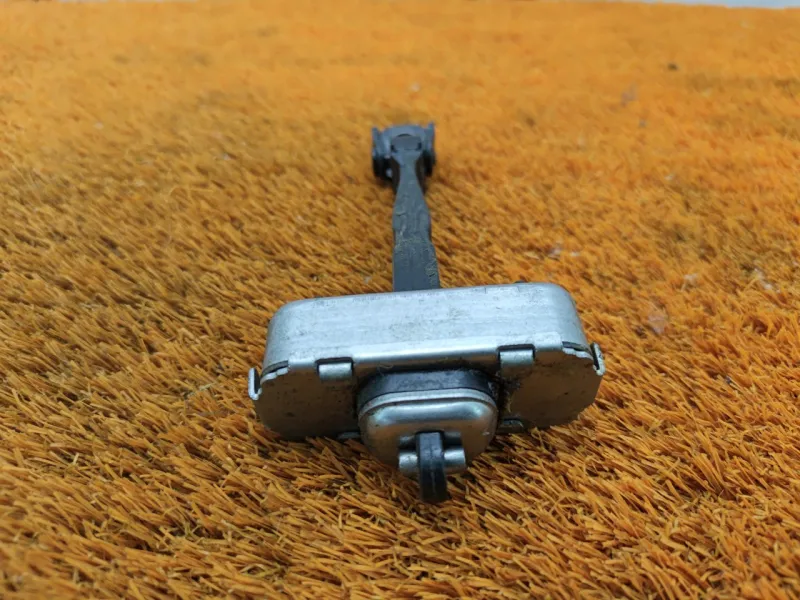 Ограничитель двери