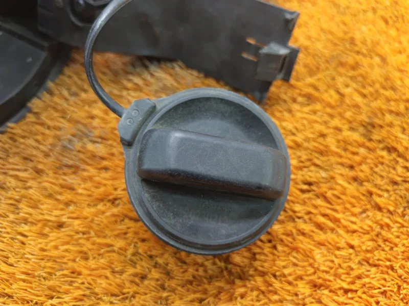 Лючок Бензобака