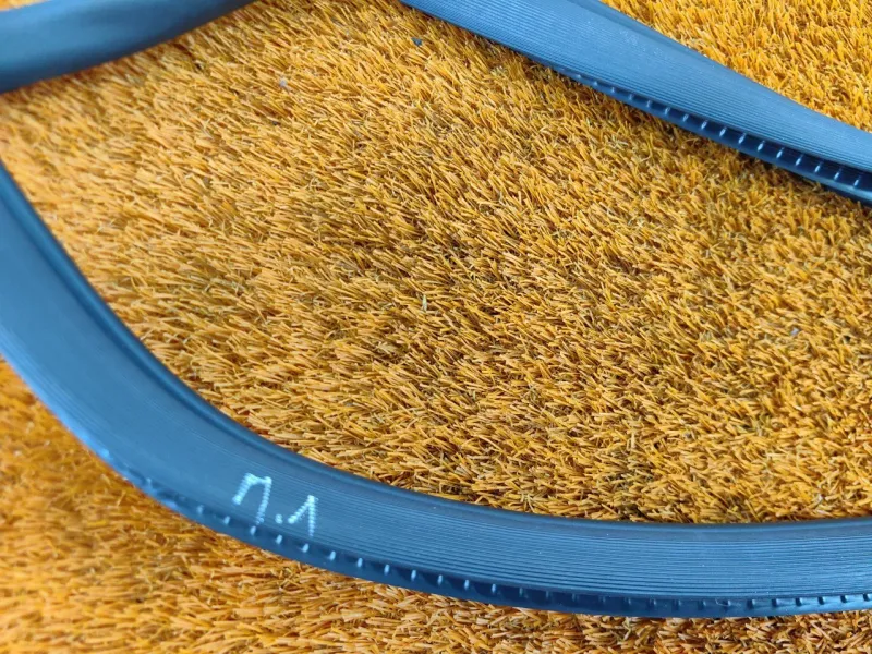 Уплотнитель проема двери