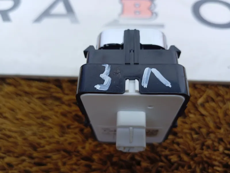 Кнопка стеклоподъемника