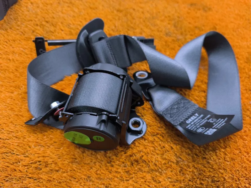 Ремень безопасности