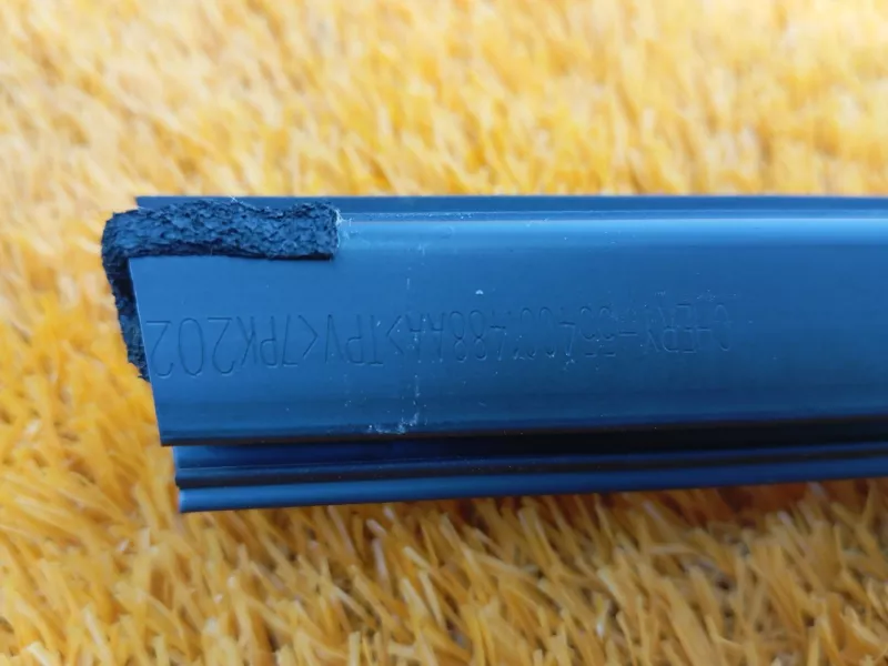 Уплотнитель стекла двери