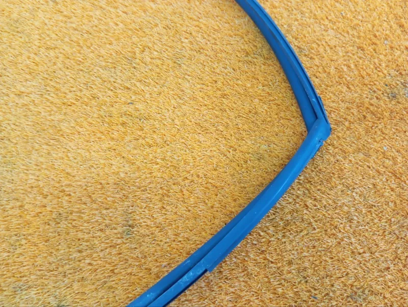 Уплотнитель стекла двери