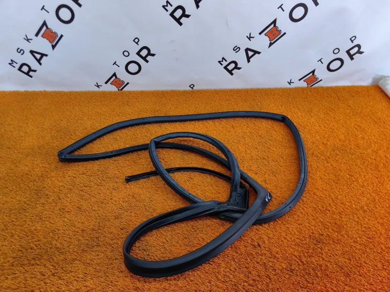 Уплотнитель двери