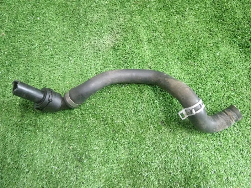 Патрубок радиатора