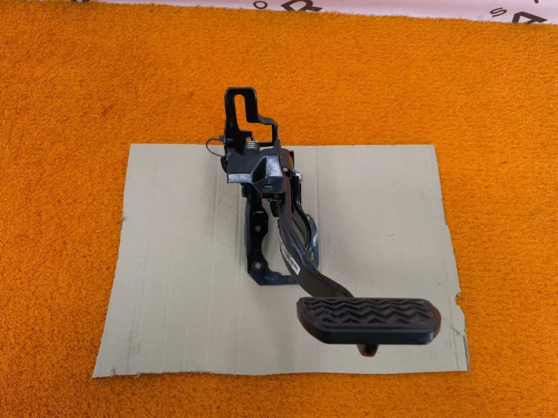 Педаль тормоза