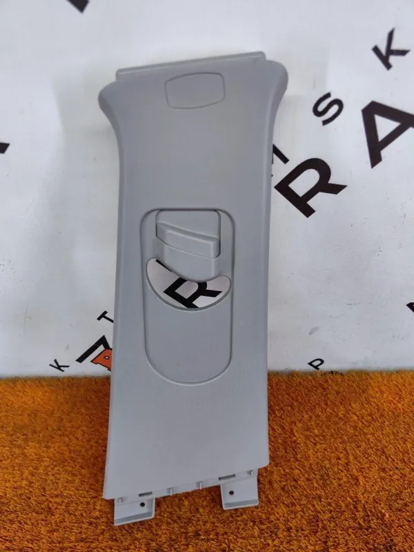 Обшивка центральной стойки