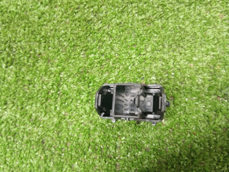 Кнопка стеклоподъемника