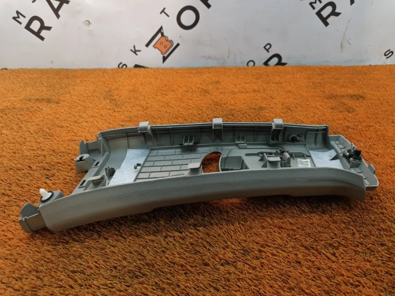 Обшивка центральной стойки