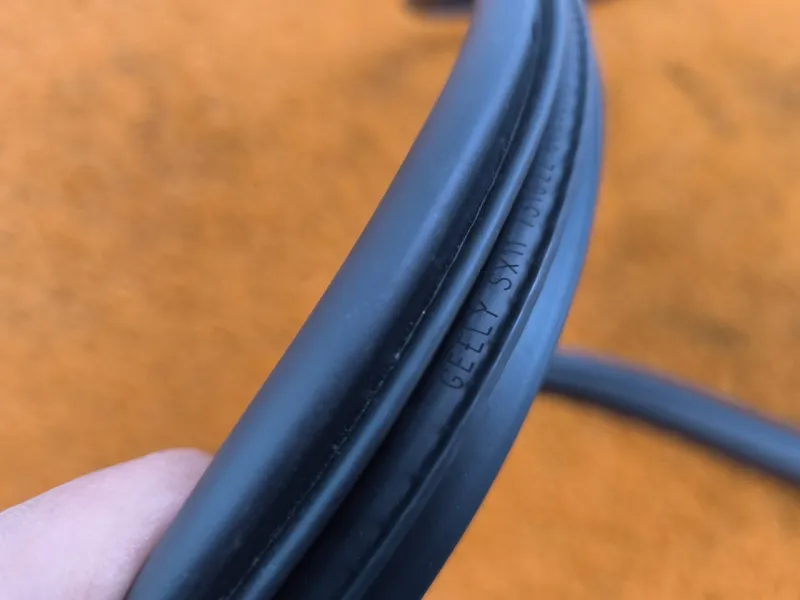 Уплотнитель проема двери