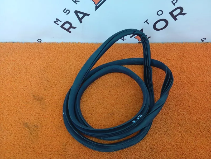 Уплотнитель проема двери