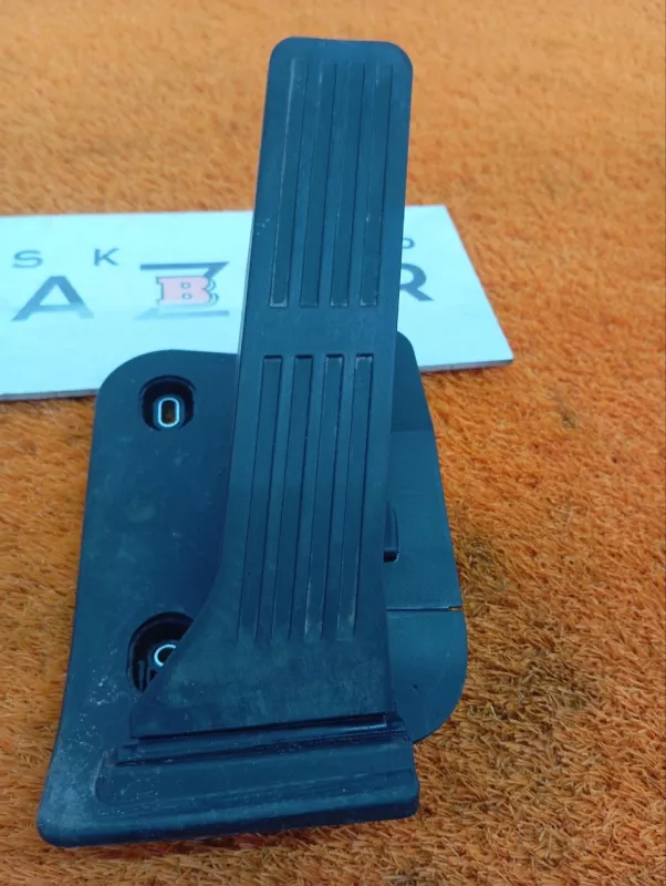 Педаль газа