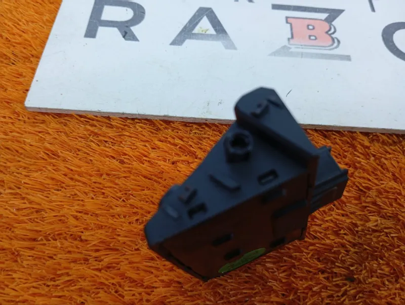 Кнопка обогрева сидений