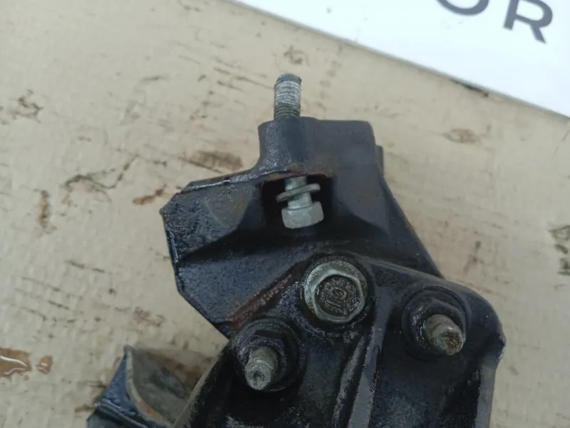 Подушка двигателя