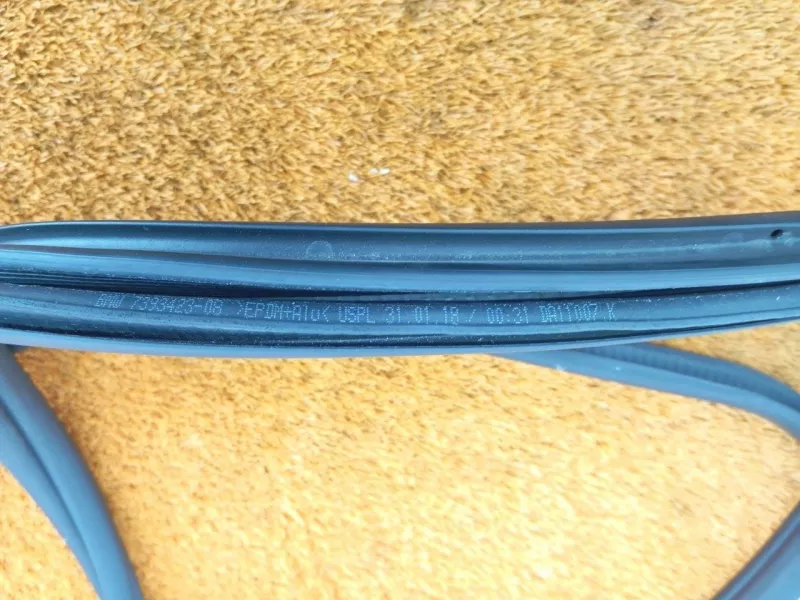 Уплотнитель проема двери