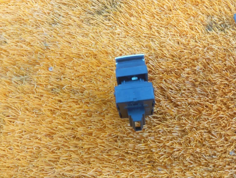 Кнопка стеклоподъемника