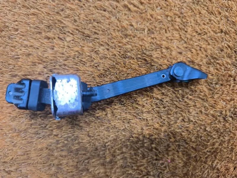 Ограничитель двери