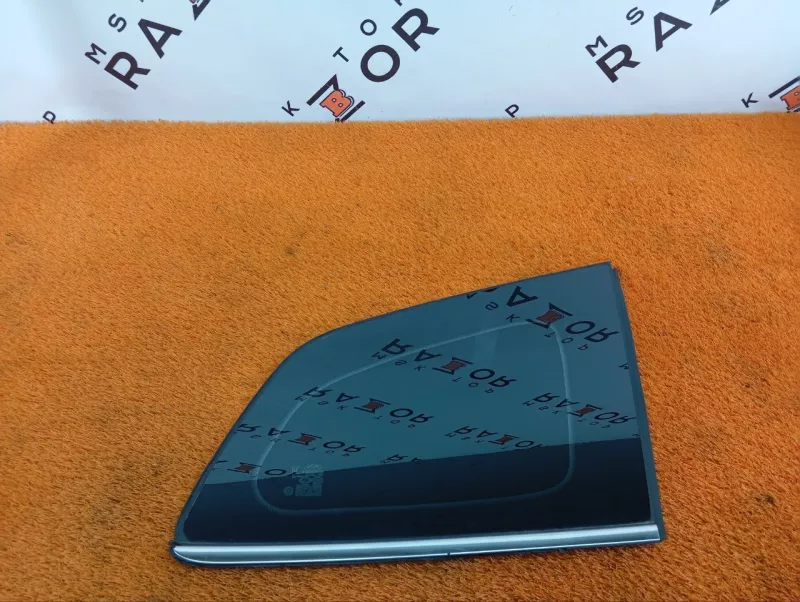 Форточка задняя