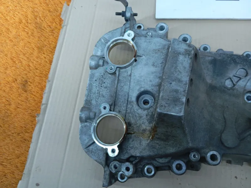 Крышка двигателя передняя