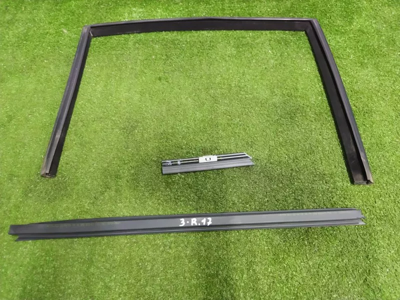 Уплотнитель стекла двери