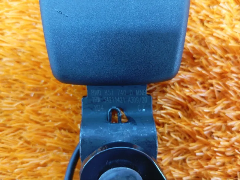 Ответная часть ремня безопасности