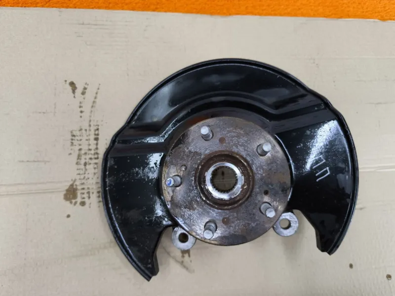 Кулак поворотный