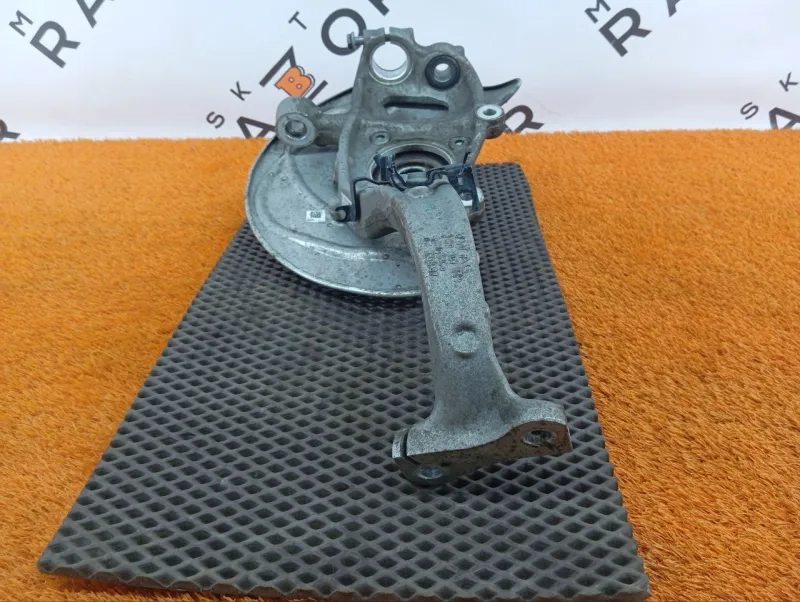 Кулак поворотный