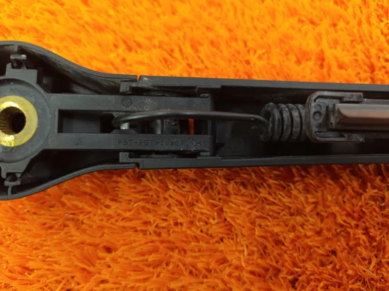 поводок стеклоочистителя