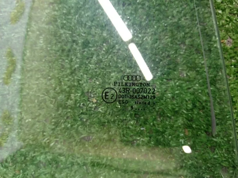 Стекло двери Audi A4 1996 8D9845206 B5, заднее правое