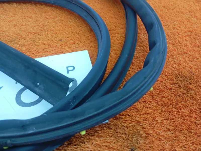 Уплотнитель двери