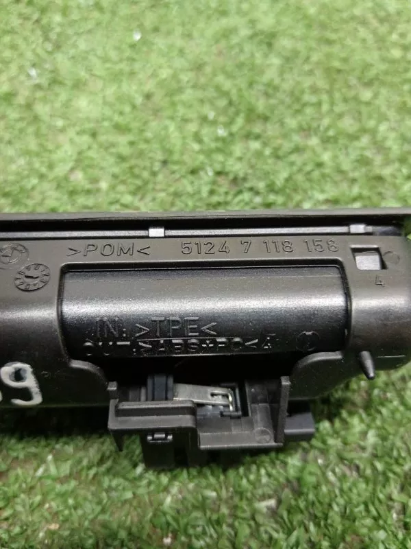 Ручка крышки багажника внутренняя