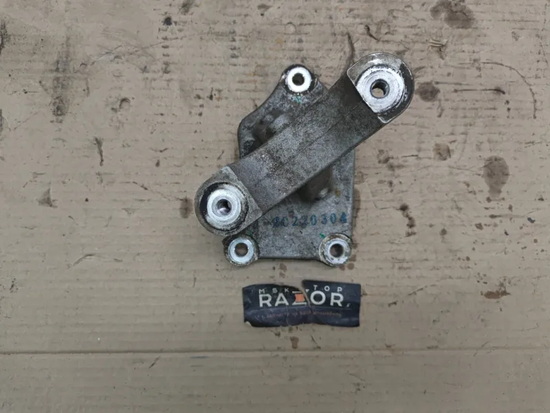 Крепление рулевой рейки